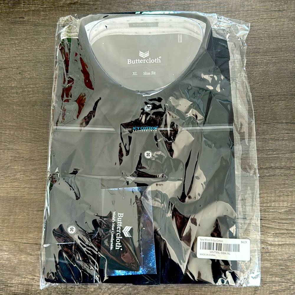 New with tags men’s black button down
